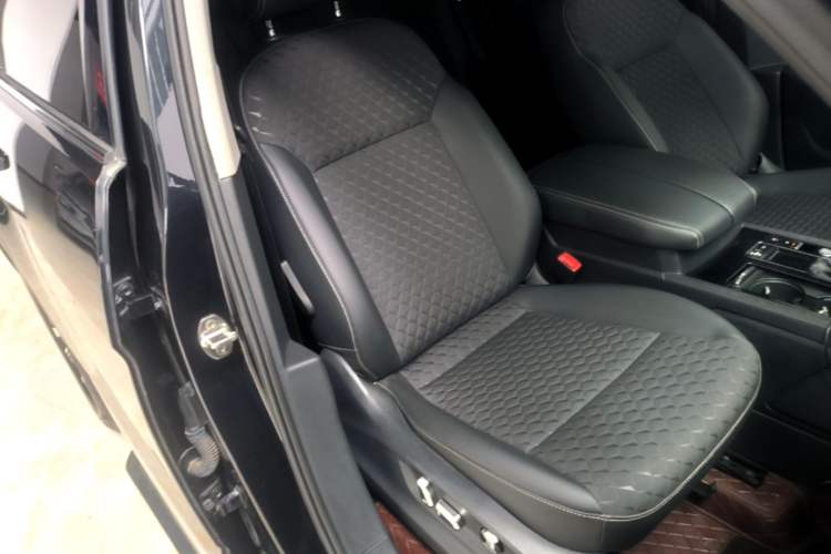 Used Volkswagen Teramont X 2020 Facelifted 330TSI Two-Wheel-Drive Luxury Edition Right Front Seat