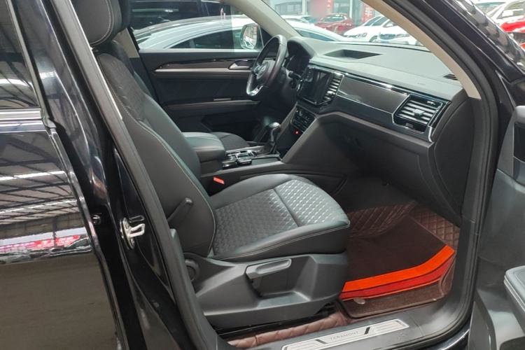 Used Volkswagen Teramont X 2020 Facelifted 330TSI Two-Wheel-Drive Luxury Edition Right Front Seat