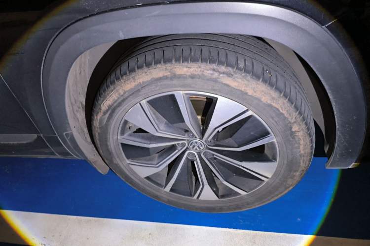 Used Volkswagen Teramont X 2020 Revised Version 380TSI Four-Wheel Drive Prestige Luxury Edition Right Front Wheel Hub