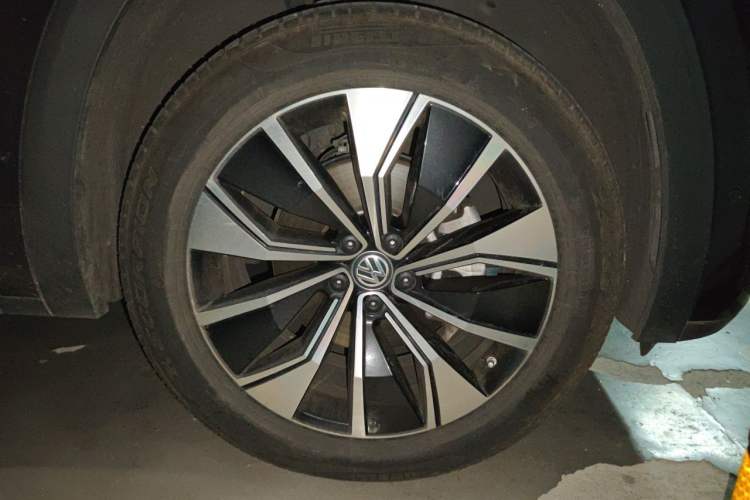 Used Volkswagen Teramont X 2020 Revised Version 380TSI Four-Wheel Drive Prestige Luxury Edition Right Front Wheel Hub