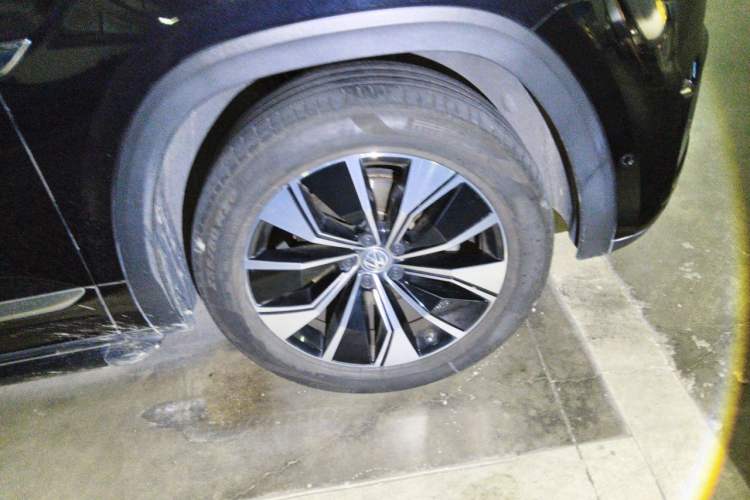 Used Volkswagen Teramont X 2020 Revised Version 380TSI Four-Wheel Drive Prestige Luxury Edition Right Front Wheel Hub