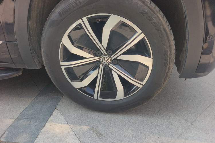 Used Volkswagen Teramont X 2020 Facelift 380TSI Four-Wheel Drive Luxury Edition Right Front Wheel Hub