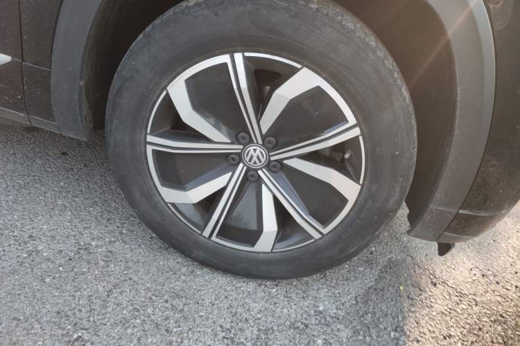 Used Volkswagen Teramont X 2020 Facelifted 330TSI Two-Wheel-Drive Luxury Edition Right Front Wheel Hub