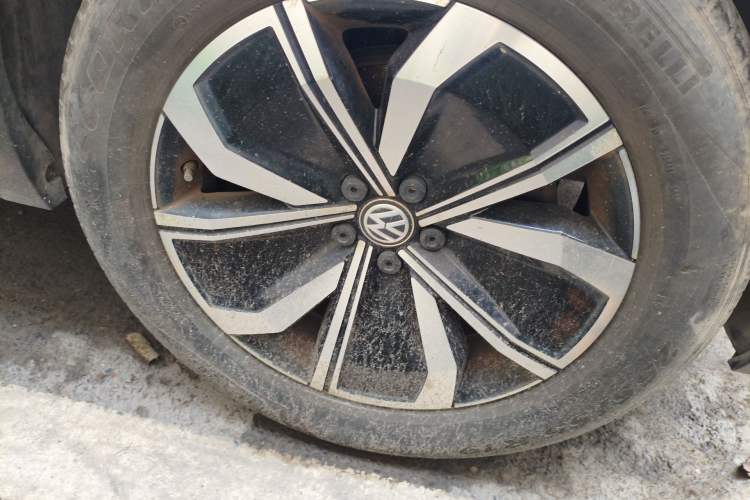 Used Volkswagen Teramont X 2020 Facelifted 330TSI Two-Wheel-Drive Luxury Edition Right Front Wheel Hub