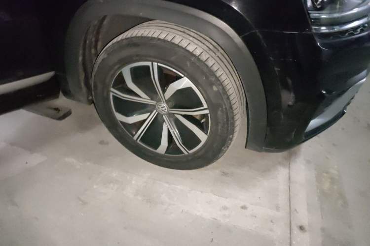 Used Volkswagen Teramont X 2020 Facelifted 330TSI Two-Wheel-Drive Luxury Edition Right Front Wheel Hub