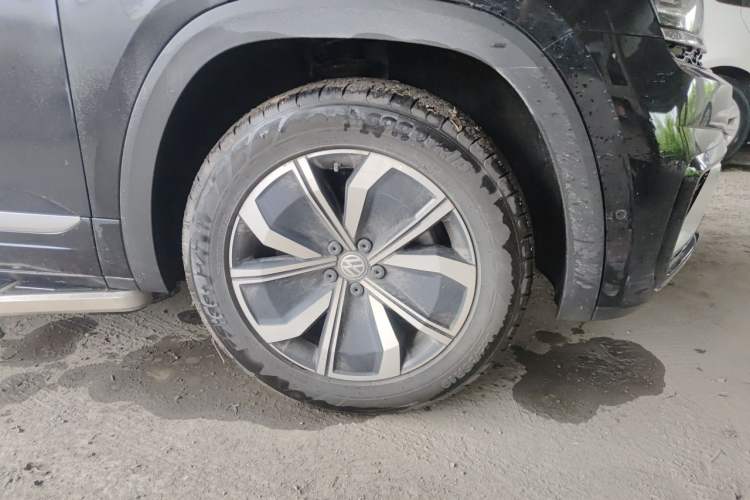 Used Volkswagen Teramont X 2020 Facelift 380TSI Four-Wheel Drive Luxury Edition Right Front Wheel Hub
