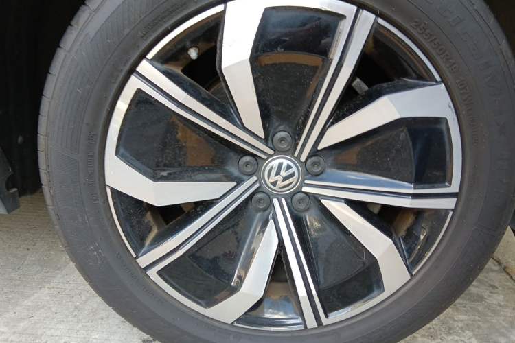 Used Volkswagen Teramont X 2020 Facelifted 330TSI Two-Wheel-Drive Luxury Edition Right Front Wheel Hub