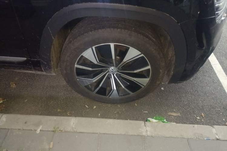 Used Volkswagen Teramont X 2020 Revised Version 380TSI Four-Wheel Drive Prestige Luxury Edition Right Front Wheel Hub