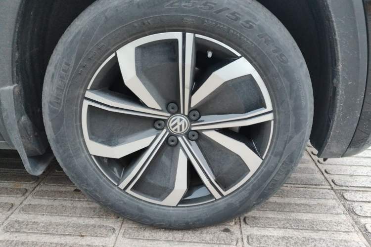 Used Volkswagen Teramont X 2020 Facelifted 330TSI Two-Wheel-Drive Luxury Edition Right Front Wheel Hub