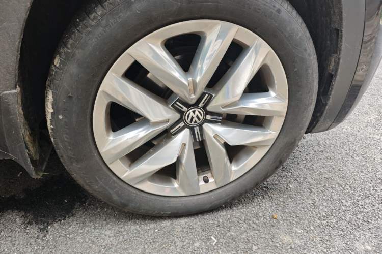Used Volkswagen Teramont X 2020 Revised Version 380TSI Four-Wheel Drive Prestige Luxury Edition Right Front Wheel Hub