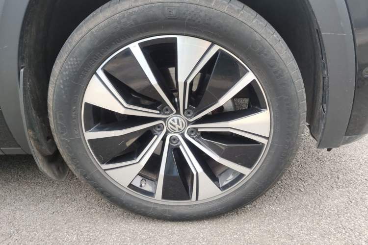 Used Volkswagen Teramont X 2020 Revised Version 380TSI Four-Wheel Drive Prestige Luxury Edition Right Front Wheel Hub