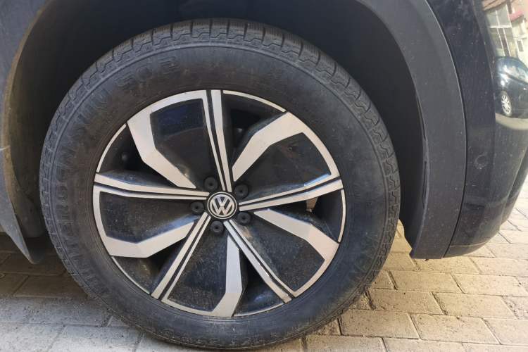 Used Volkswagen Teramont X 2020 Facelifted 330TSI Two-Wheel-Drive Luxury Edition Right Front Wheel Hub