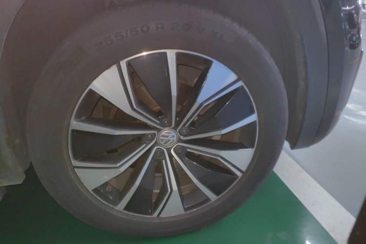 Used Volkswagen Teramont X 2020 Revised Version 380TSI Four-Wheel Drive Prestige Luxury Edition Right Front Wheel Hub