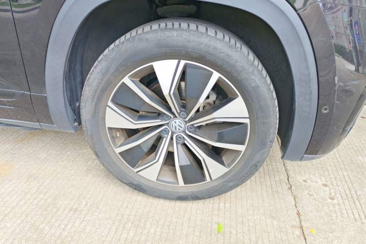 Used Volkswagen Teramont X 2020 Revised Version 530 V6 Four-Wheel Drive Prestige Luxury Edition Right Front Wheel Hub
