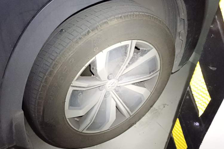 Used Volkswagen Teramont X 2020 Facelift 380TSI Four-Wheel Drive Luxury Edition Right Front Wheel Hub