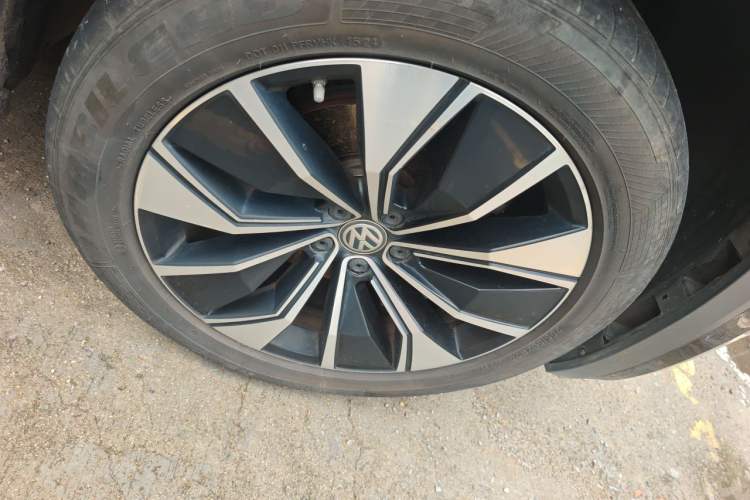 Used Volkswagen Teramont X 2020 Revised Version 380TSI Four-Wheel Drive Prestige Luxury Edition Right Front Wheel Hub