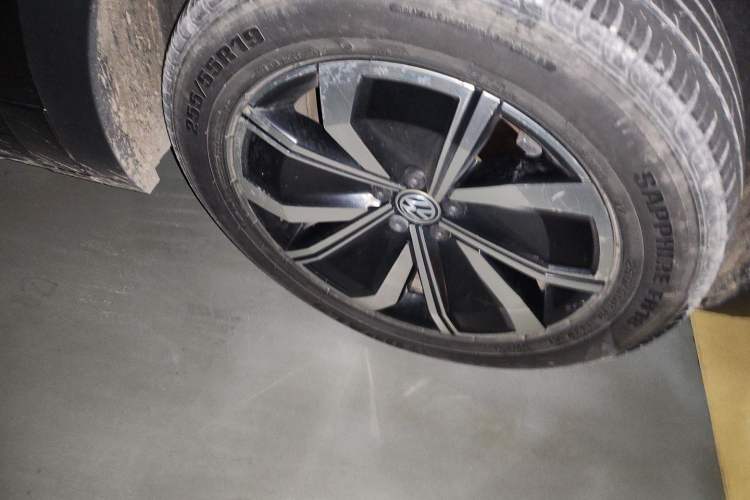 Used Volkswagen Teramont X 2020 Facelifted 330TSI Two-Wheel-Drive Luxury Edition Right Front Wheel Hub
