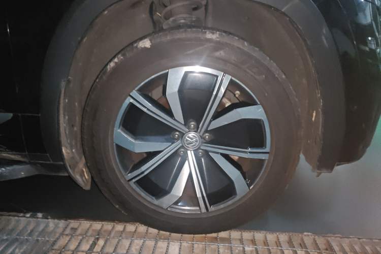 Used Volkswagen Teramont X 2020 Facelifted 330TSI Two-Wheel-Drive Luxury Edition Right Front Wheel Hub