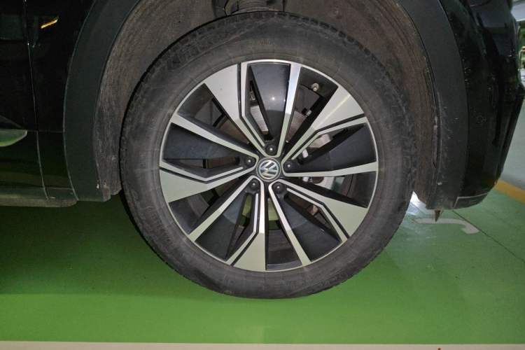 Used Volkswagen Teramont X 2020 Revised Version 380TSI Four-Wheel Drive Prestige Luxury Edition Right Front Wheel Hub