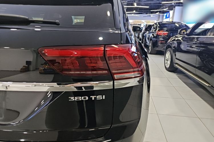 Used Volkswagen Teramont X 2020 Revised Version 380TSI Four-Wheel Drive Prestige Luxury Edition Right Rear Taillight