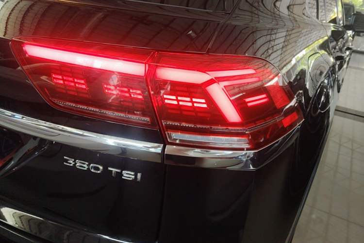 Used Volkswagen Teramont X 2020 380TSI Four-Wheel Drive Prestige Luxury Edition Right Rear Taillight