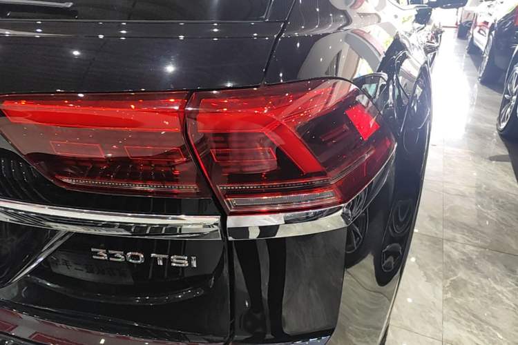Used Volkswagen Teramont X 2020 Facelifted 330TSI Two-Wheel-Drive Luxury Edition Right Rear Taillight