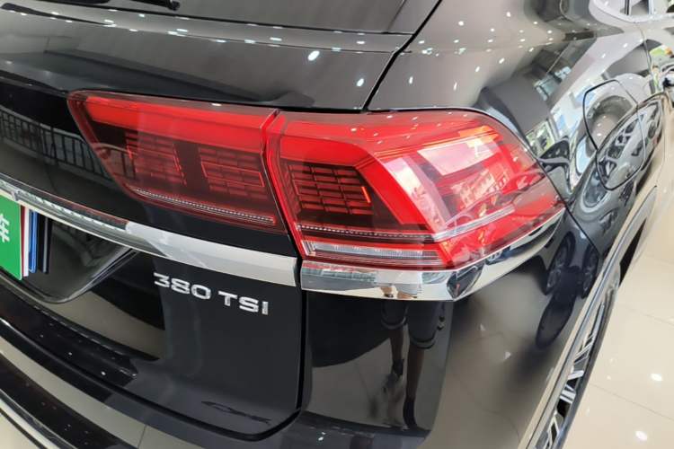 Used Volkswagen Teramont X 2020 Revised Version 380TSI Four-Wheel Drive Prestige Luxury Edition Right Rear Taillight