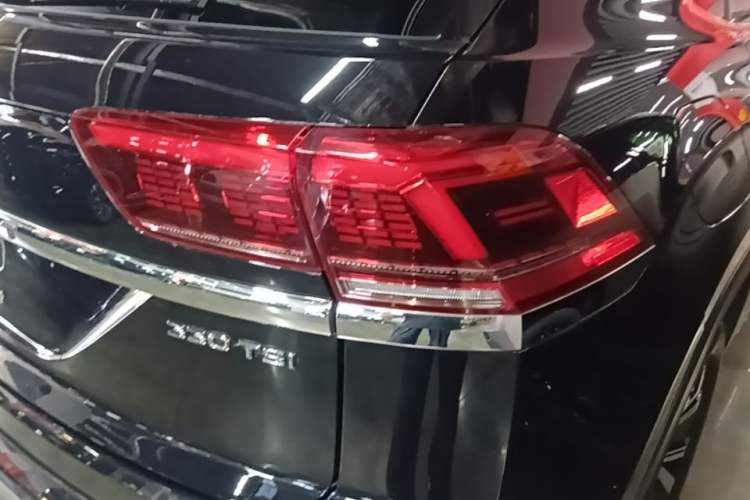 Used Volkswagen Teramont X 2020 Facelifted 330TSI Two-Wheel-Drive Luxury Edition Right Rear Taillight