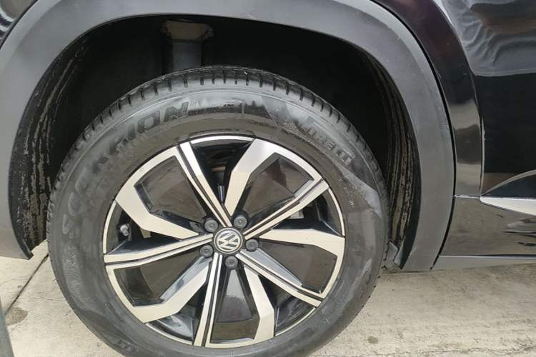 Used Volkswagen Teramont X 2020 Facelifted 330TSI Two-Wheel-Drive Luxury Edition Right Rear Wheel Hub