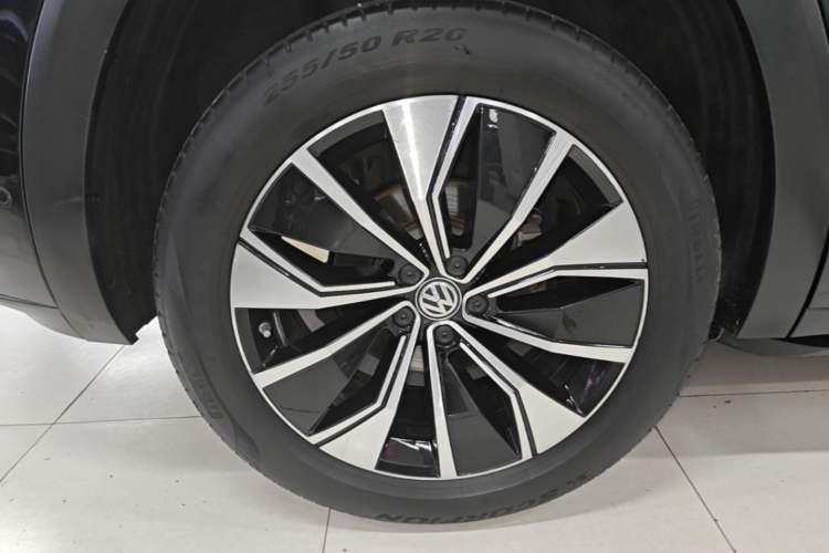 Used Volkswagen Teramont X 2020 Revised Version 380TSI Four-Wheel Drive Prestige Luxury Edition Right Rear Wheel Hub