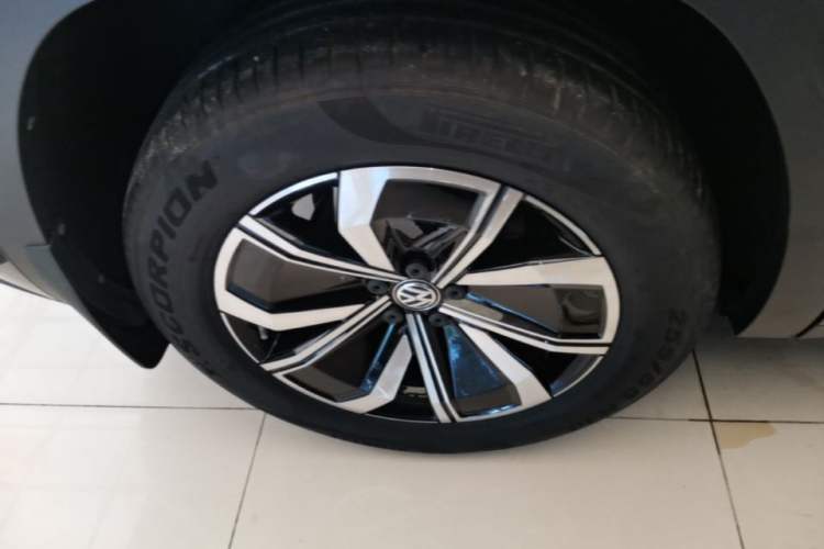Used Volkswagen Teramont X 2020 Facelifted 330TSI Two-Wheel-Drive Luxury Edition Right Rear Wheel Hub