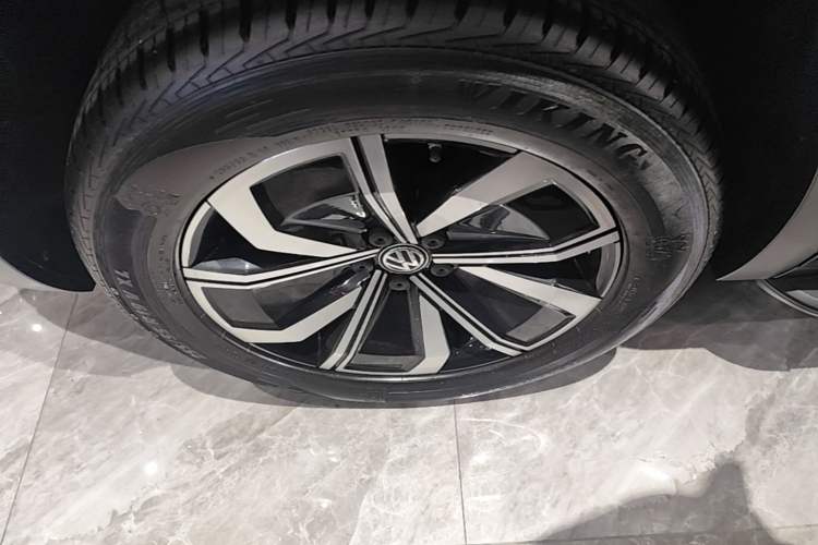 Used Volkswagen Teramont X 2020 Facelifted 330TSI Two-Wheel-Drive Luxury Edition Right Rear Wheel Hub