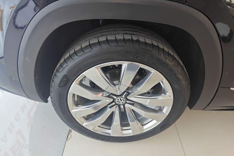 Used Volkswagen Teramont X 2020 Facelifted 530 V6 All-Wheel Drive Prestige Flagship Edition Right Rear Wheel Hub