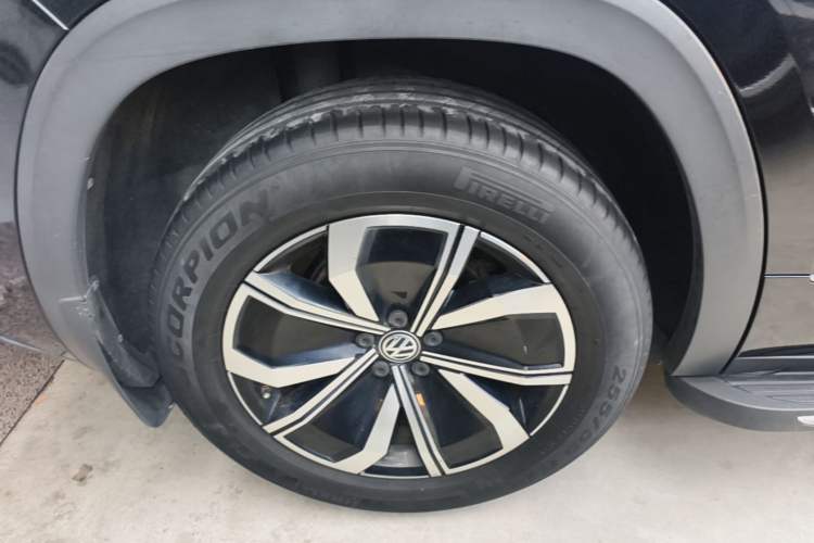 Used Volkswagen Teramont X 2020 Facelifted 330TSI Two-Wheel-Drive Luxury Edition Right Rear Wheel Hub