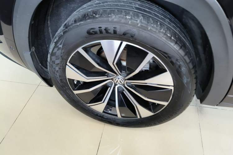 Used Volkswagen Teramont X 2020 Revised Version 380TSI Four-Wheel Drive Prestige Luxury Edition Right Rear Wheel Hub