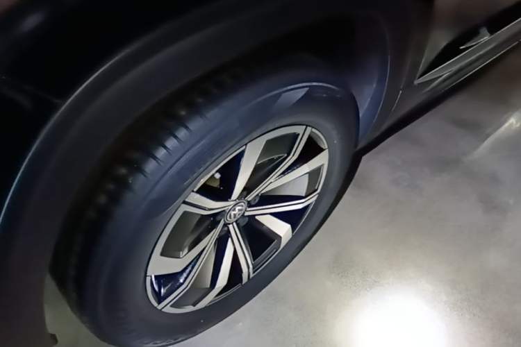 Used Volkswagen Teramont X 2020 Facelifted 330TSI Two-Wheel-Drive Luxury Edition Right Rear Wheel Hub