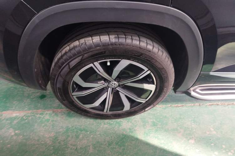 Used Volkswagen Teramont X 2020 Facelifted 330TSI Two-Wheel-Drive Luxury Edition Right Rear Wheel Hub