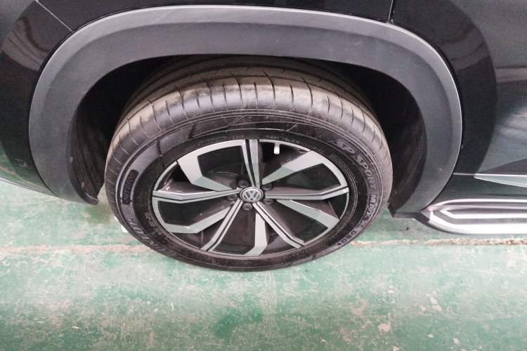 Used Volkswagen Teramont X 2020 Facelifted 330TSI Two-Wheel-Drive Luxury Edition Right Rear Wheel Hub