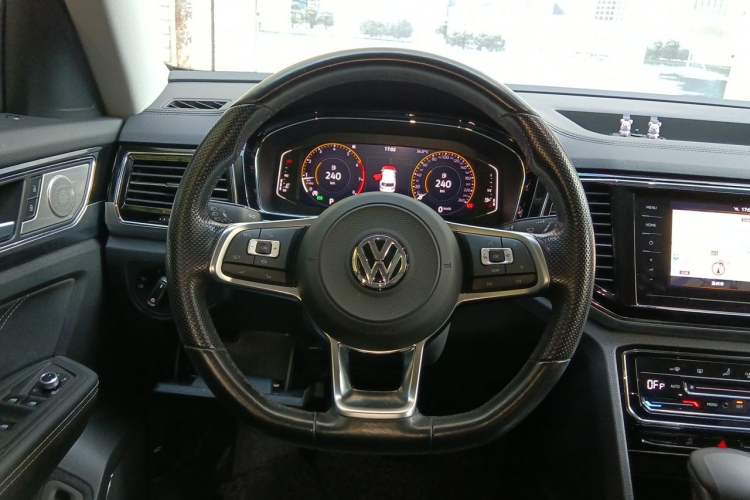 Used Volkswagen Teramont X 2020 Facelifted 330TSI Two-Wheel-Drive Luxury Edition Steering Wheel