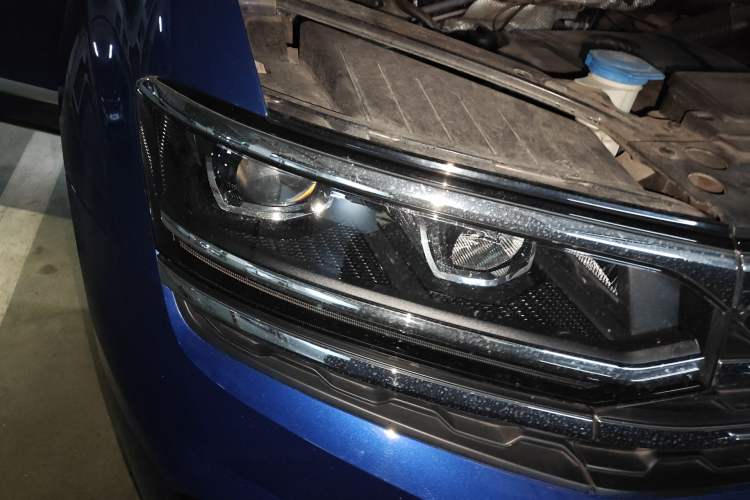 Used Volkswagen Teramont X 2020 Revised Version 330TSI Two-Wheel Drive Prestige Luxury Edition Right Front Headlight