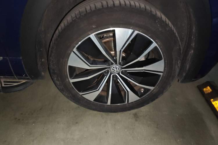 Used Volkswagen Teramont X 2020 Revised Version 330TSI Two-Wheel Drive Prestige Luxury Edition Right Front Wheel Hub