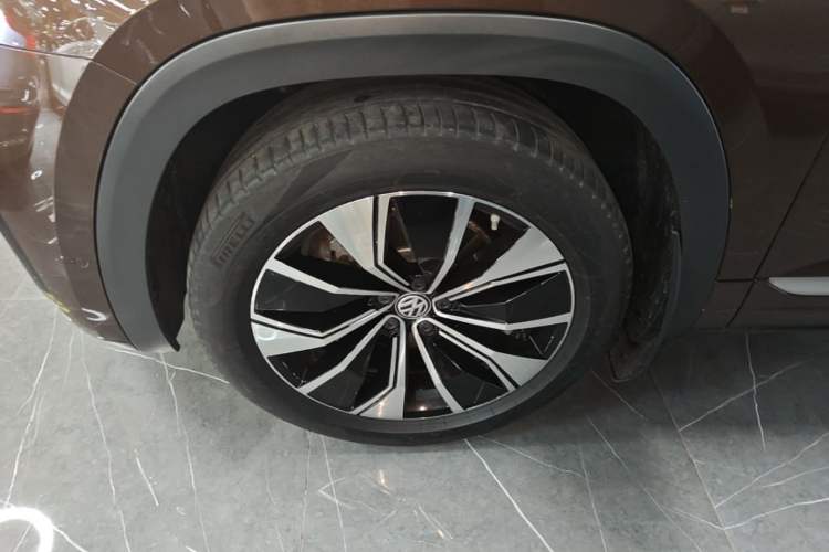 Used Volkswagen Teramont X 2020 Revised Version 330TSI Two-Wheel Drive Prestige Luxury Edition Left Front Wheel Hub