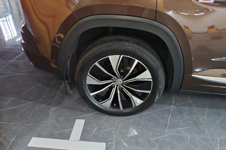 Used Volkswagen Teramont X 2020 Revised Version 330TSI Two-Wheel Drive Prestige Luxury Edition Right Rear Wheel Hub