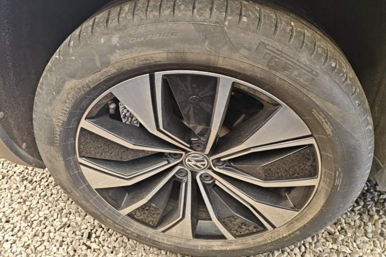 Used Volkswagen Teramont X 2020 Revised Version 380TSI Four-Wheel Drive Prestige Luxury Edition Right Rear Wheel Hub