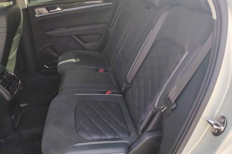 Used Volkswagen Teramont X 2020 Revised Version 380TSI Four-Wheel Drive Prestige Luxury Edition Left Rear Seat