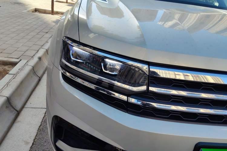Used Volkswagen Teramont X 2020 Revised Version 380TSI Four-Wheel Drive Prestige Luxury Edition Right Front Headlight