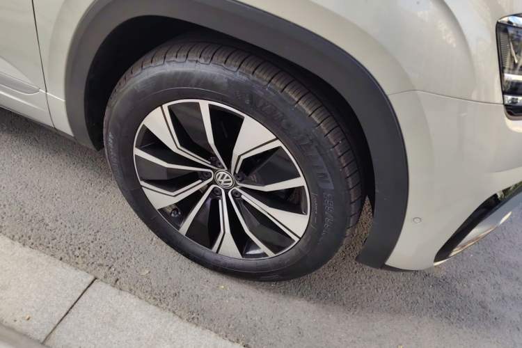 Used Volkswagen Teramont X 2020 Revised Version 380TSI Four-Wheel Drive Prestige Luxury Edition Right Front Wheel Hub