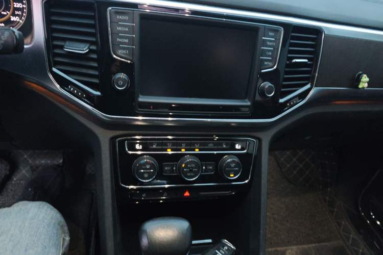 Used Volkswagen Teramont X 2020 Facelifted 330TSI Two-Wheel-Drive Luxury Edition Audio And AC Panel