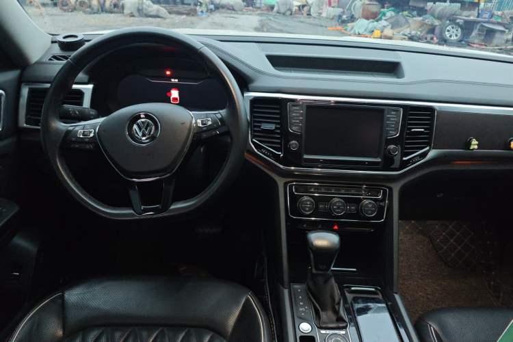 Used Volkswagen Teramont X 2020 Facelifted 330TSI Two-Wheel-Drive Luxury Edition Center Console