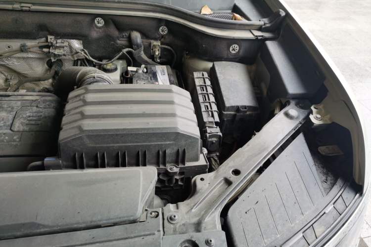 Used Volkswagen Teramont X 2020 Revised Version 380TSI Four-Wheel Drive Prestige Luxury Edition Engine Bay Left